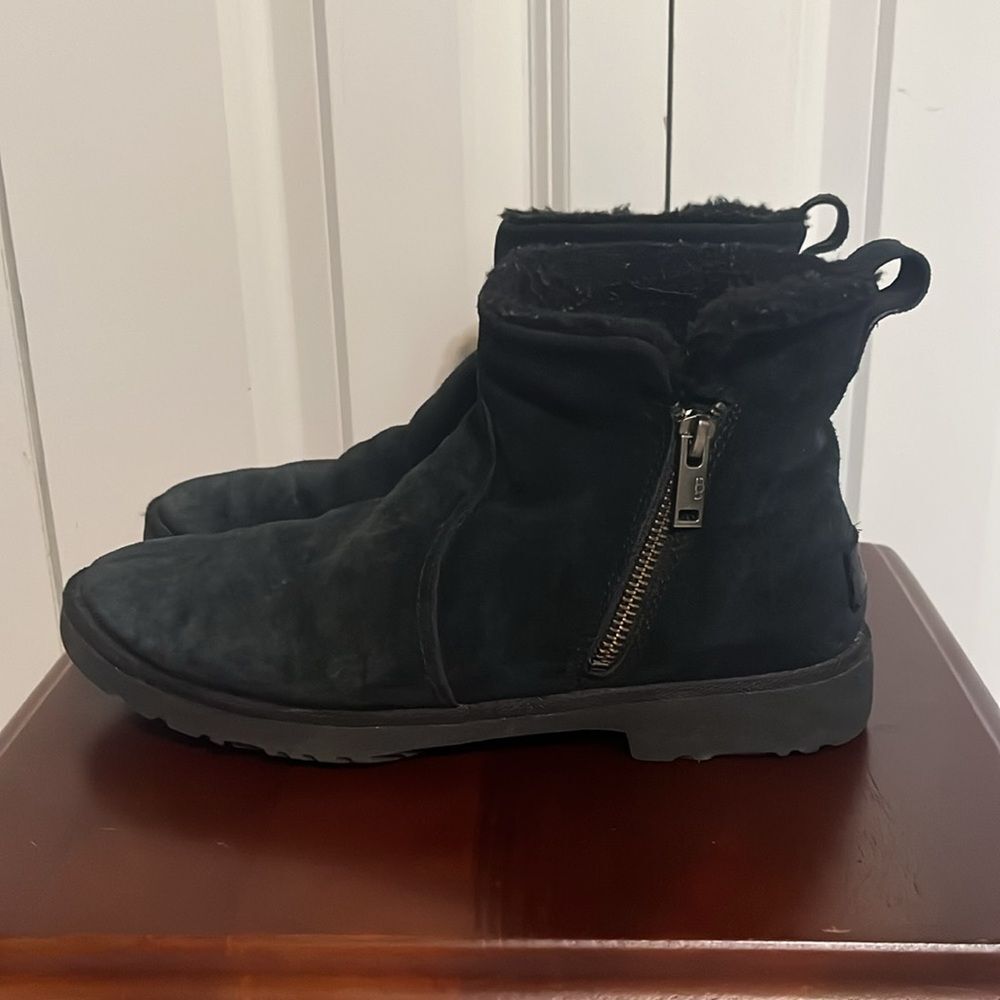 UGG Romely Suede Zip Black Womens Booties Ankle Boots Winter Size 7.5